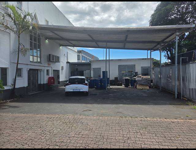 1,200M² WAREHOUSE FOR SALE IN SPRINGFIELD